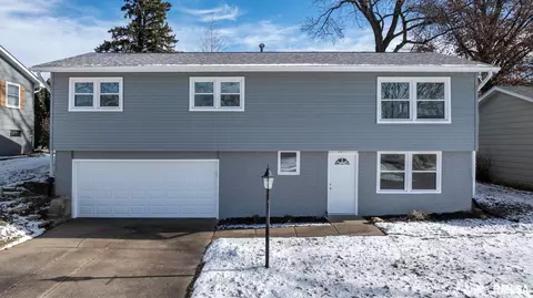 3217 Kenwood Ave, Davenport, IA 52807