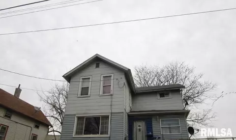 1205 Gaines St, Davenport, IA 52804
