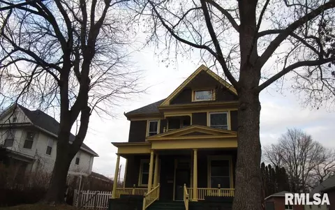 1609 Mulberry Ave, Muscatine, IA 52761