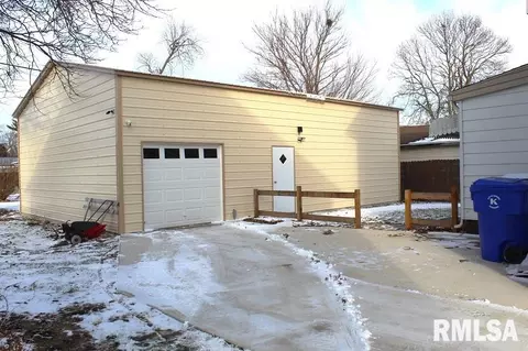 436 Pine St, Kewanee, IL 61443 photo 4