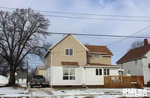436 Pine St, Kewanee, IL 61443 photo 2