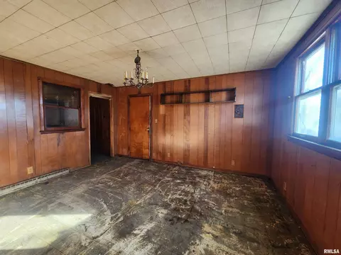 406 Ash Ave, Morrison, IL 61270 photo 9