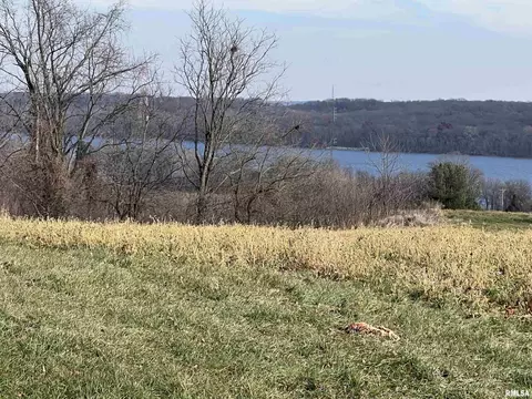 APT 3 277th Avenue, Le Claire, IA 52753