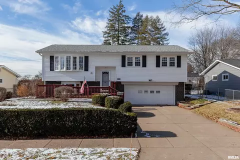 2530 Avalon Dr, Bettendorf, IA 52722