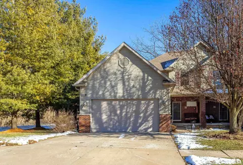 1 Musket Ct, Le Claire, IA 52753