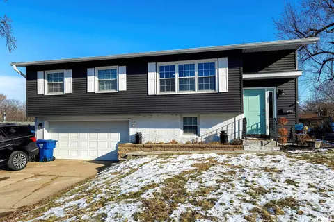 4733 Western Ave, Davenport, IA 52806