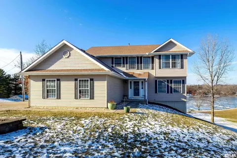 915 Crestview Dr, Sherrard, IL 61281