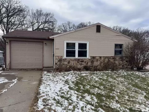 3009 2nd St, East Moline, IL 61244