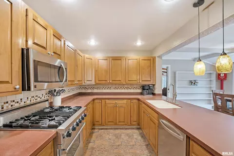 3531 51st St, Moline, IL 61265 photo 25