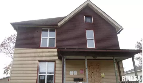 745 13th Ave S, Clinton, IA 52732