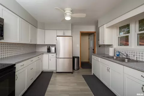 4218 28th Ave, Moline, IL 61265 photo 6