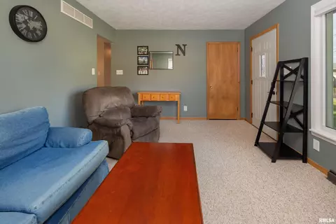 4218 28th Ave, Moline, IL 61265 photo 4