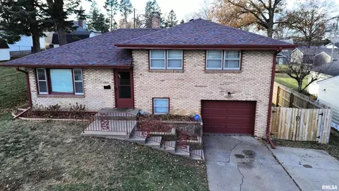 2616 Cedar St, Davenport, IA 52804