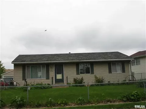 614 W 64th St, Davenport, IA 52806