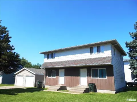 6424 Scott St, Davenport, IA 52806