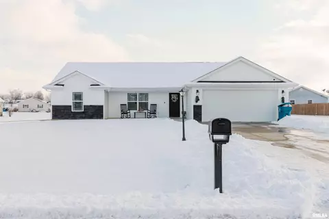 721 W 15th St, Johnston City, IL 62951