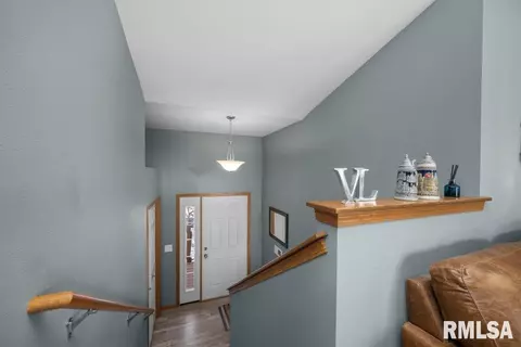 1635 E Lomar St, Eldridge, IA 52748 photo 3