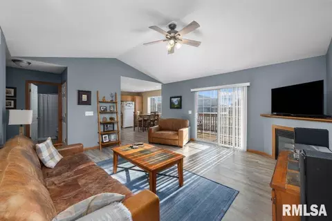 1635 E Lomar St, Eldridge, IA 52748 photo 11