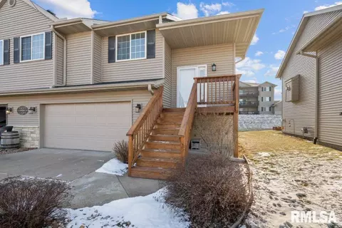 1635 E Lomar St, Eldridge, IA 52748 photo 2