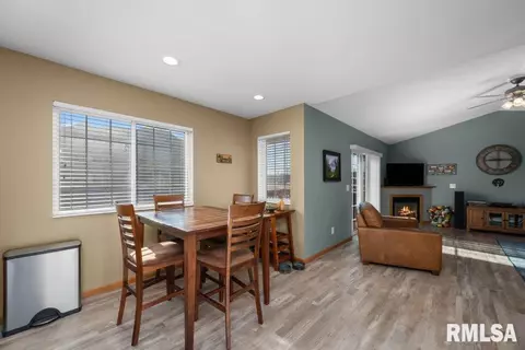 1635 E Lomar St, Eldridge, IA 52748 photo 10