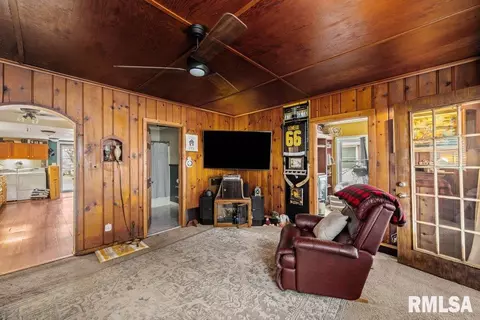 2013 S Shore Dr, Moline, IL 61265 photo 6