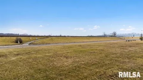 2426 Harding St, Clinton, IA 52732 photo 1