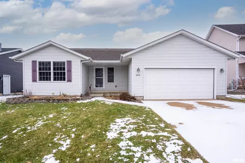 6818 Brookview Ln, Davenport, IA 52806