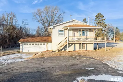 5876 Fulton Rd, Fulton, IL 61252