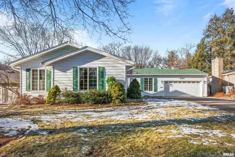 2507 32nd Avenue Ct, Moline, IL 61265