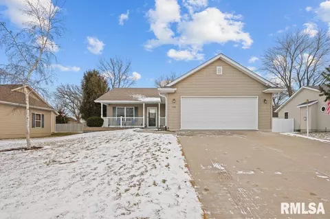 131 W Harvest St, Eldridge, IA 52748
