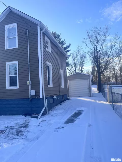 229 E Mill St, Kewanee, IL 61443 photo 2