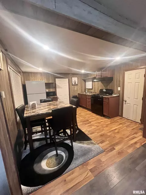 229 E Mill St, Kewanee, IL 61443 photo 8