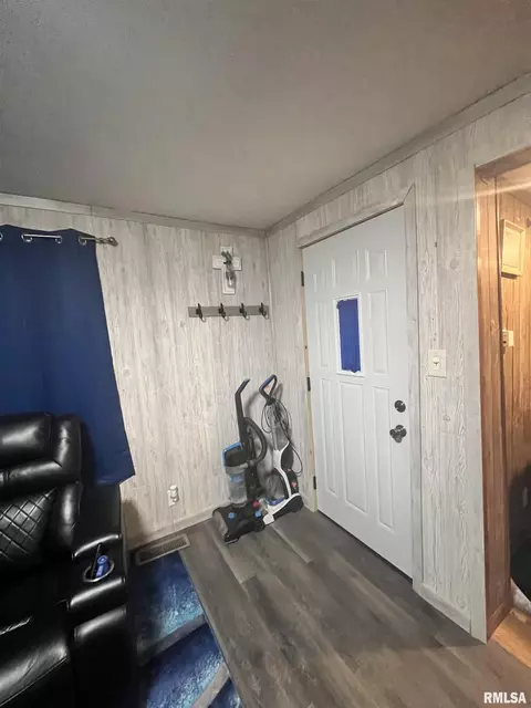229 E Mill St, Kewanee, IL 61443 photo 6