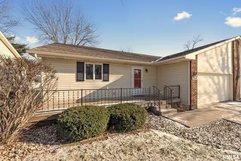 3014 55th Street Dr, Moline, IL 61265