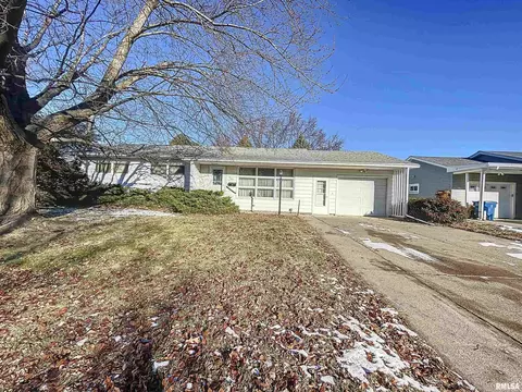 469 28th Ave, East Moline, IL 61244