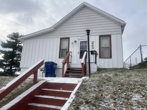 223 16th Pl, Clinton, IA 52732
