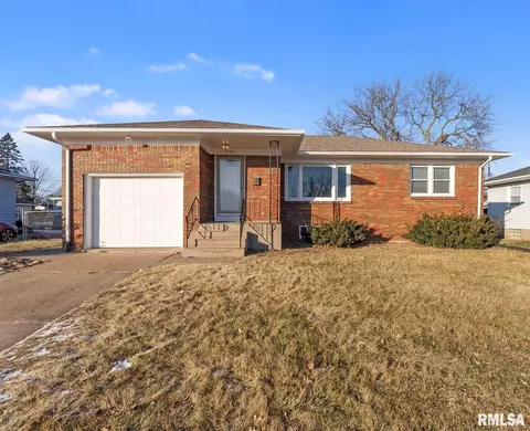 1908 W 36th St, Davenport, IA 52806