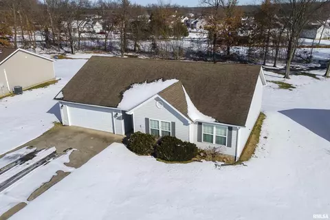 1506 Hawkeye Ct, Carterville, IL 62918