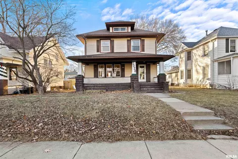 2220 Scott St, Davenport, IA 52803