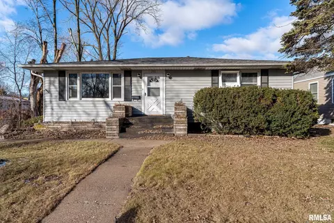2916 N 3rd St, Clinton, IA 52732