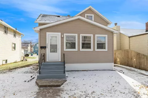 320 15th Ave, East Moline, IL 61244