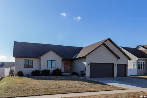 908 17th Ave, Silvis, IL 61282