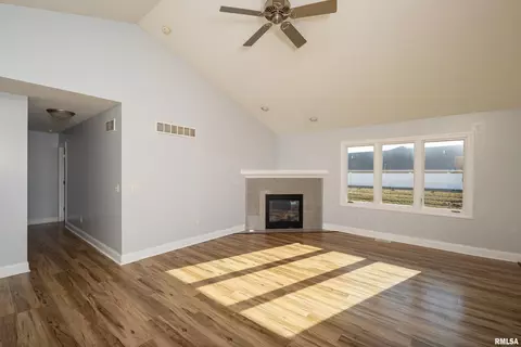 908 17th Ave, Silvis, IL 61282 photo 6