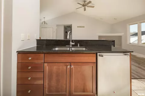908 17th Ave, Silvis, IL 61282 photo 12