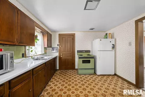 306 W 2nd St, Atkinson, IL 61235 photo 8