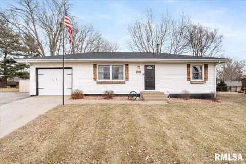 6121 W 61st Pl, Davenport, IA 52806