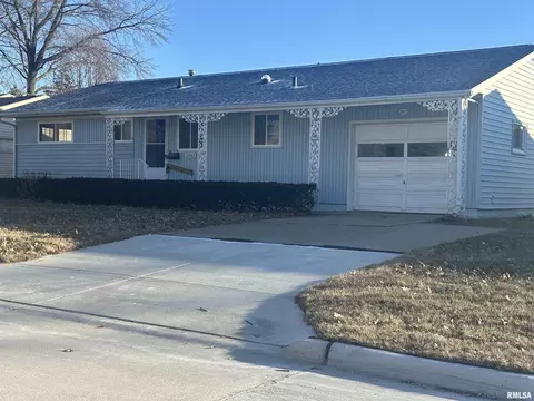 2003 Edgewood Dr, Bettendorf, IA 52722