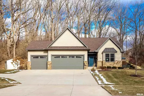 6830 Crow Creek Rd, Bettendorf, IA 52722