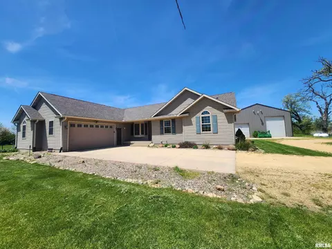 2260 260th Ave, Dewitt, IA 52742