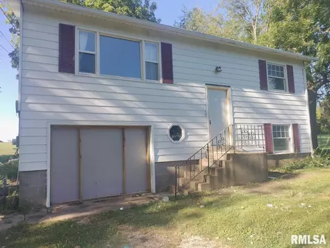214 S 3rd St, Cambridge, IL 61238
